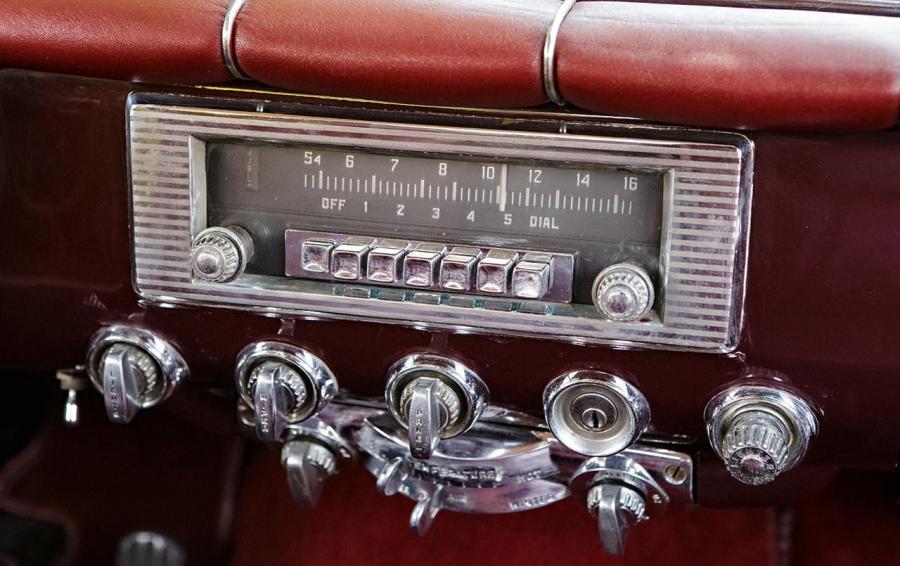 Детали интерьера Chrysler Special 1953 года  (фото 35 из 46)
